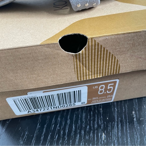 KOOLABURRA ORTHOLITE BY UGG gray studded block heel sandals | 8.5 - Picture 7 of 7